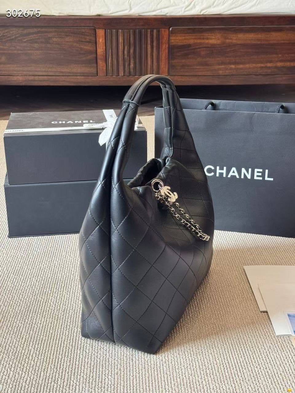 Chanel Cruise 2025/26 Hobo Handbag