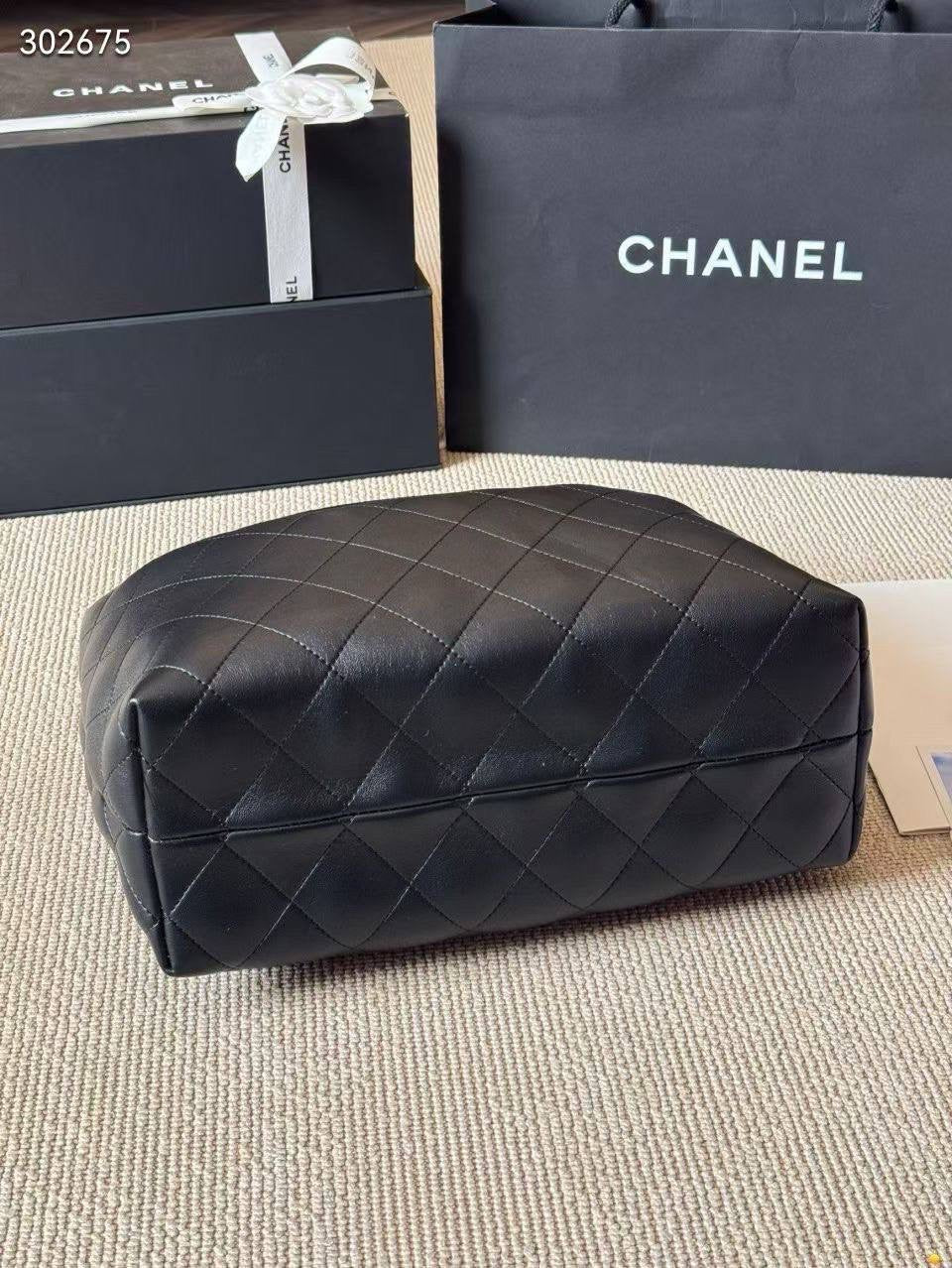Chanel Cruise 2025/26 Hobo Handbag