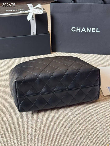 Chanel Cruise 2025/26 Hobo Handbag