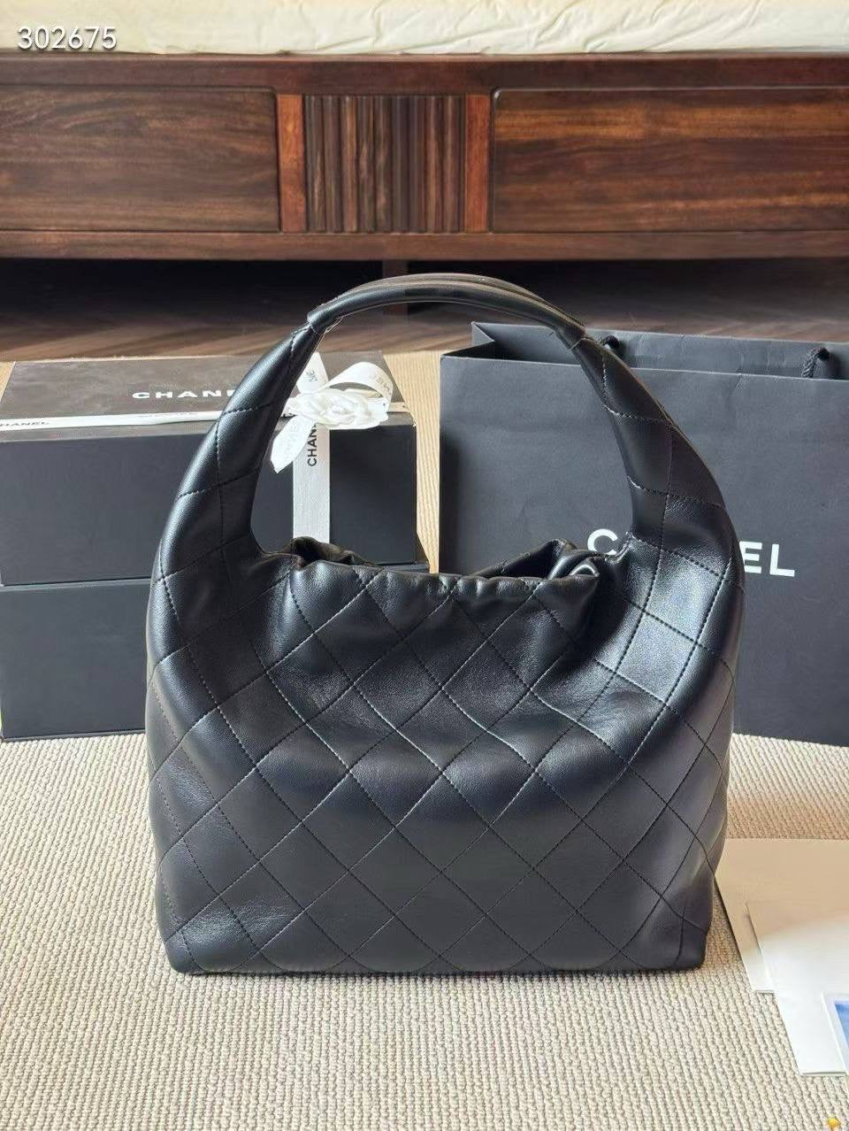 Chanel Cruise 2025/26 Hobo Handbag
