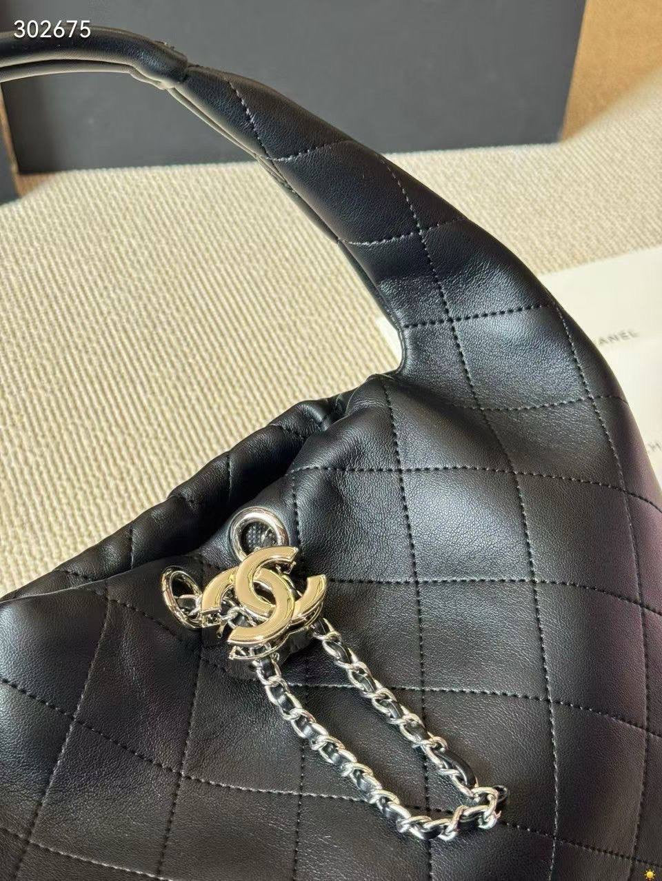 Chanel Cruise 2025/26 Hobo Handbag