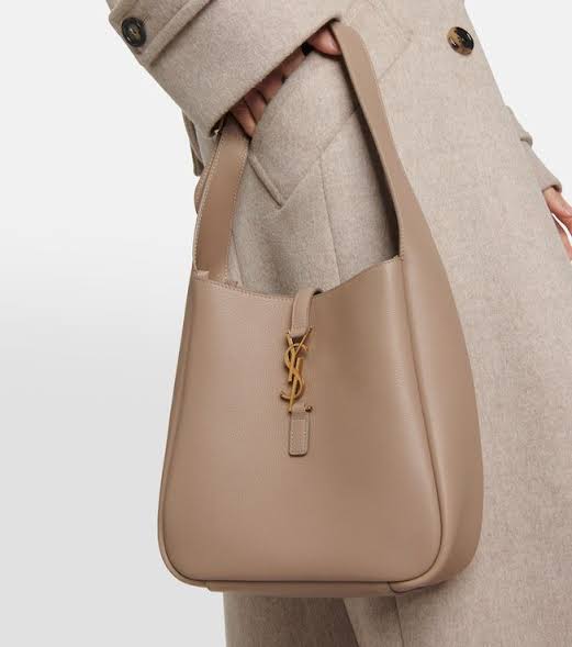 Saint Laurent Le 5 À 7 Hobo Bag
