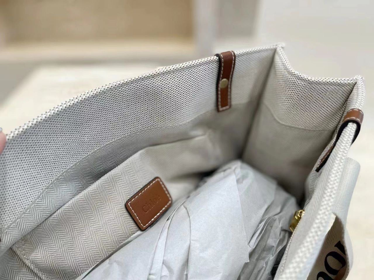 CHLOÉ MEDIUM WOODY TOTE BAG