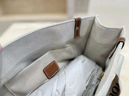 CHLOÉ MEDIUM WOODY TOTE BAG