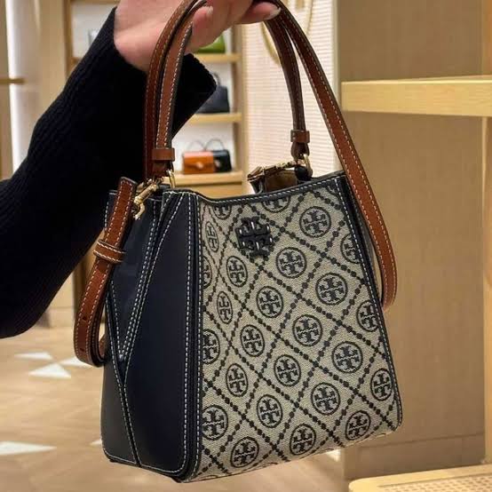 Tory Burch McGraw Small Bucket Bag