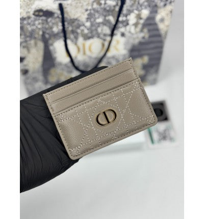 CHRISTIAN DIOR