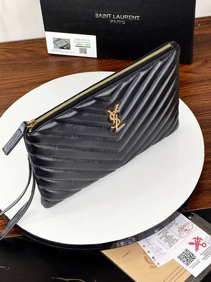 CASSANDRE MATELASSÉ TABLET POUCH