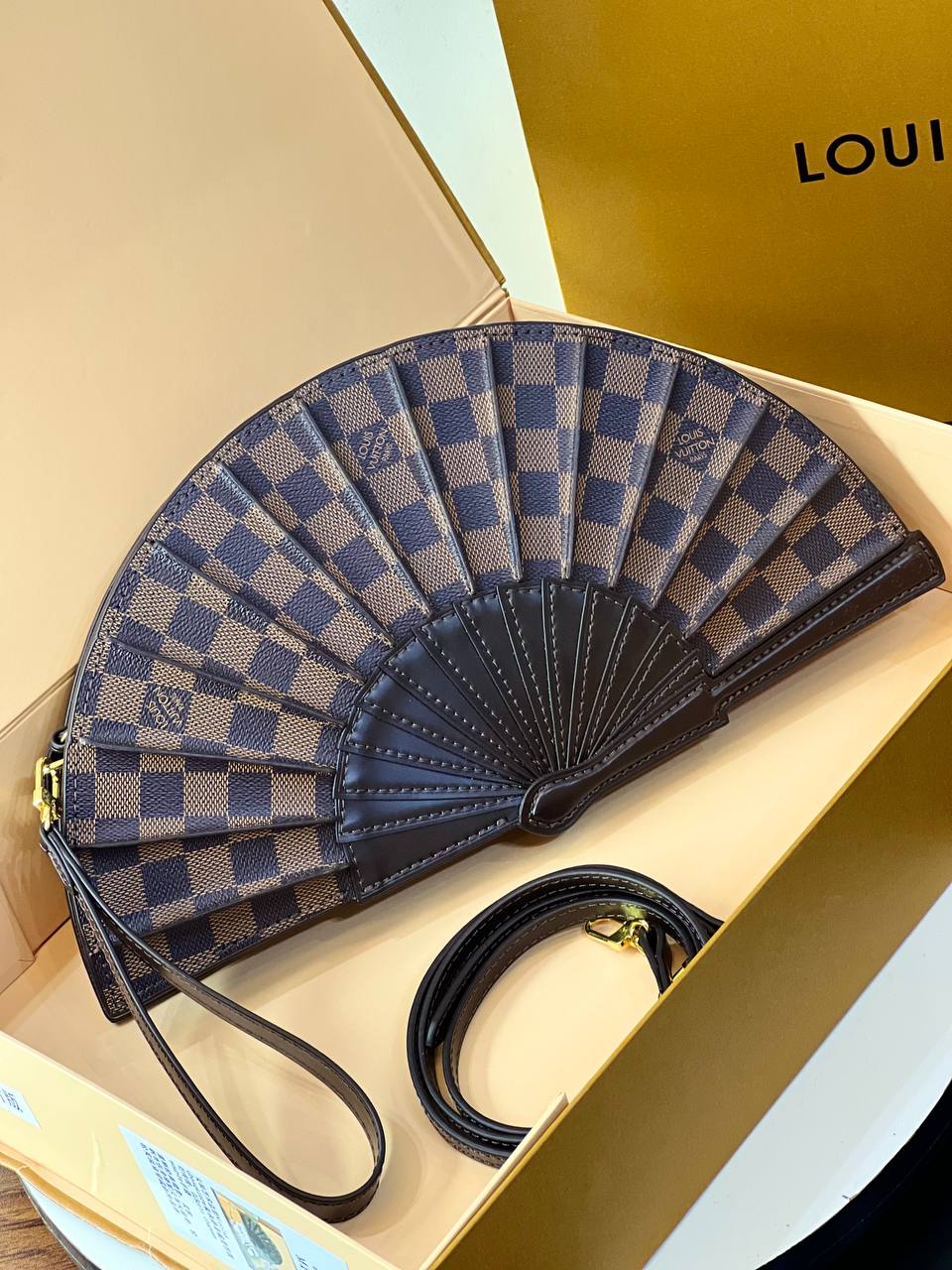 LOUIS VUITTON