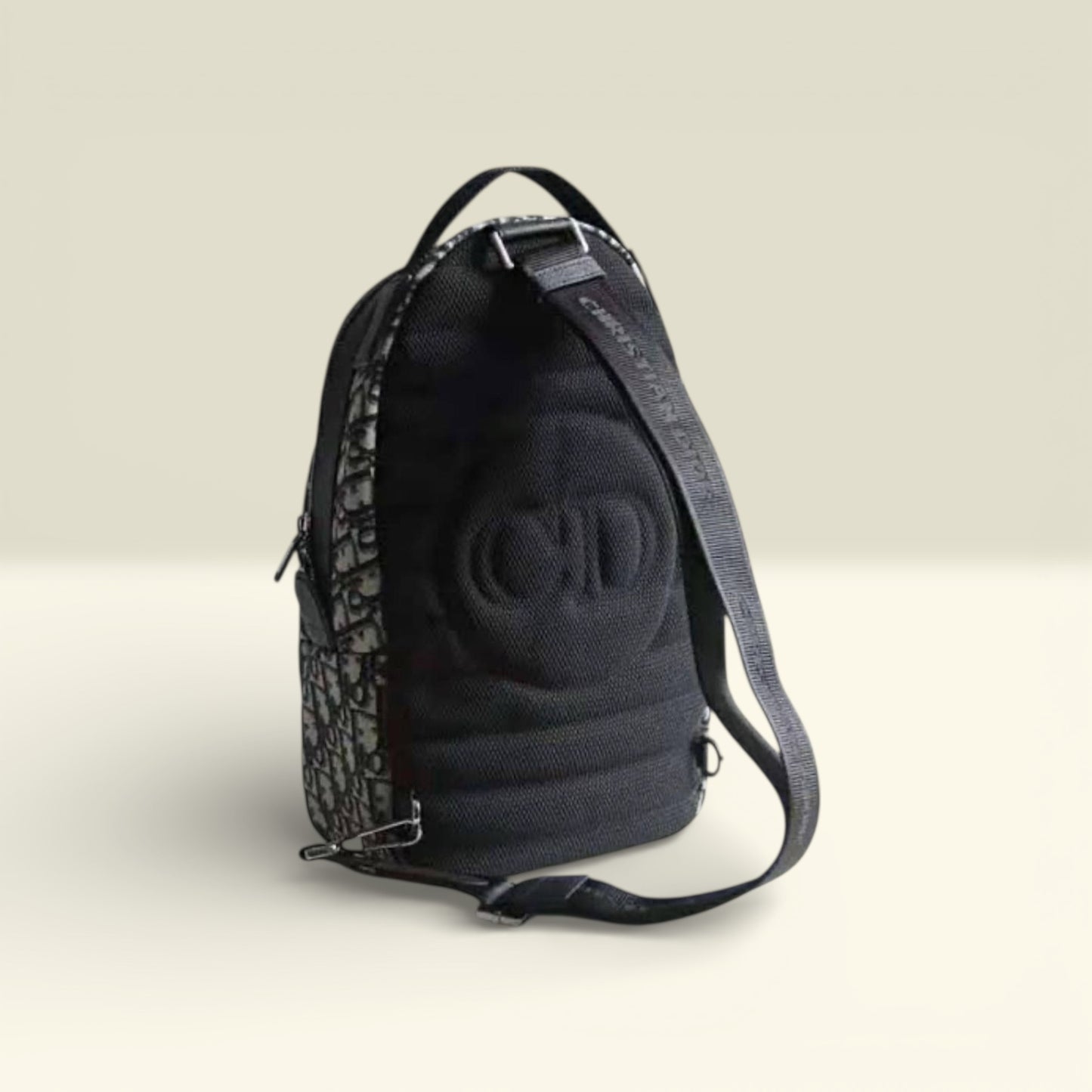 CHRISTIAN DIOR